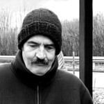 Homme médecine Francool ayant compris que Gigi-Cola mériterait une peau de bison plus chaude